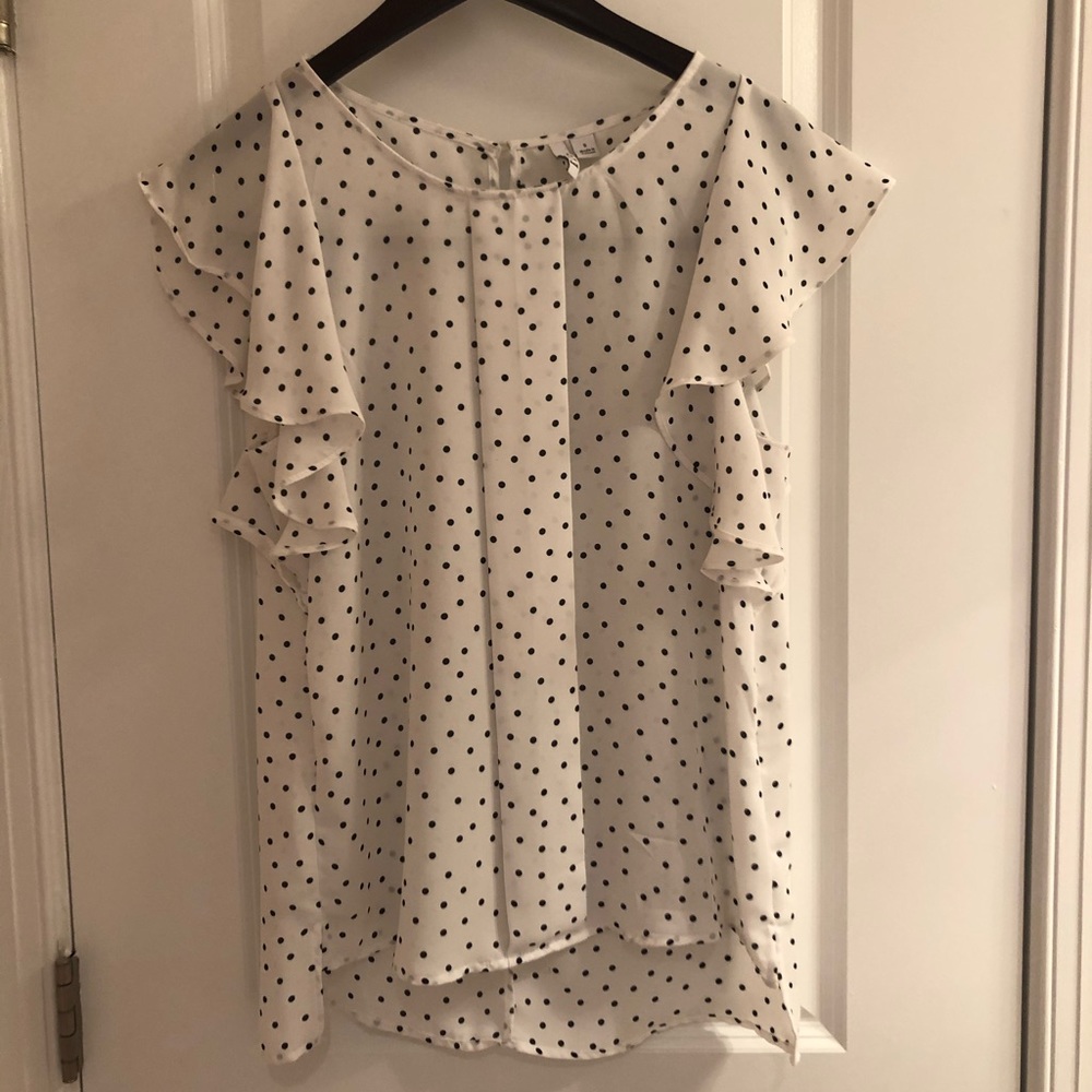 Cute and Flowy Polk a dot top!